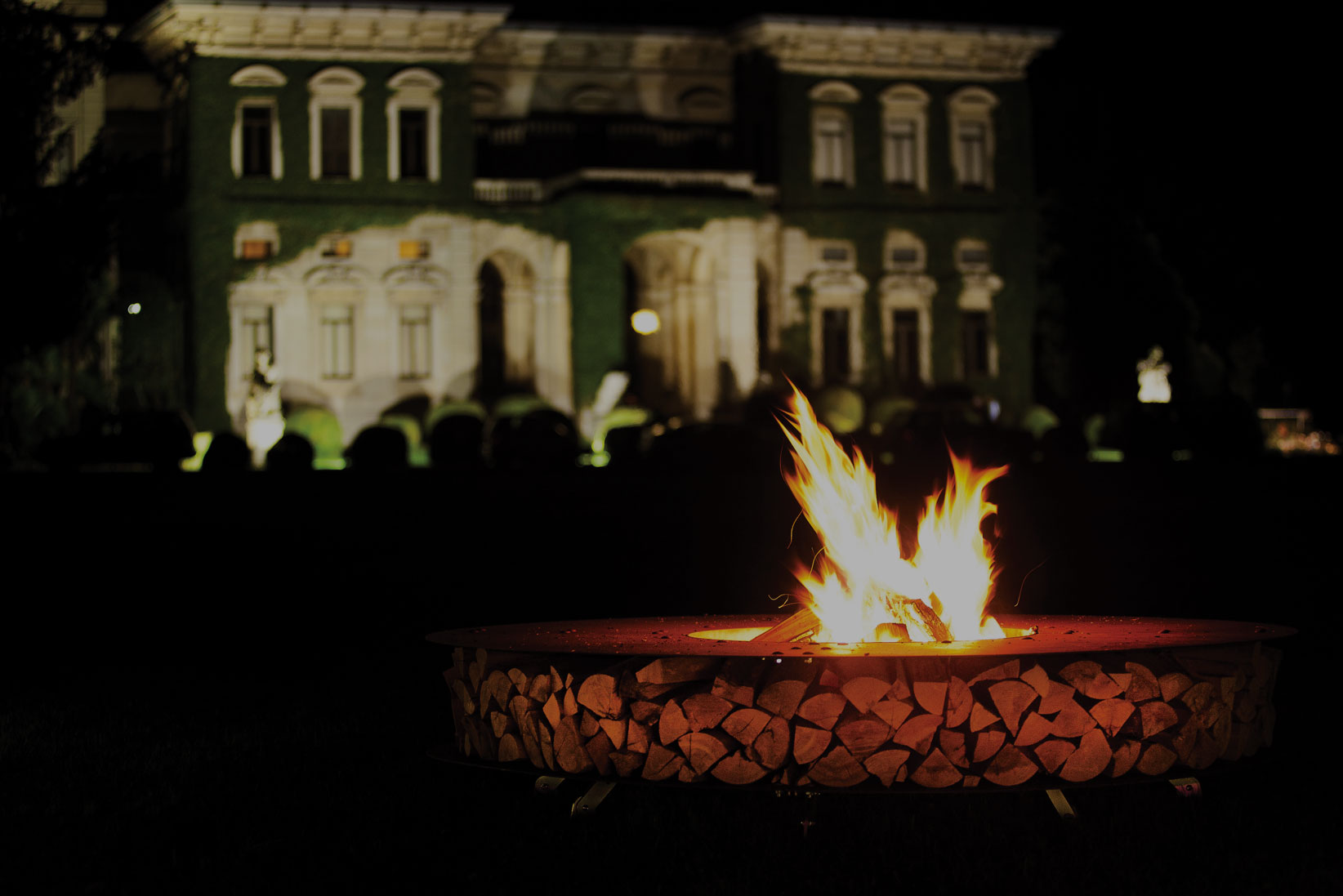 Keramik Nero Ombrato 2000 mmWood-Burning Fire Pit Dimensions