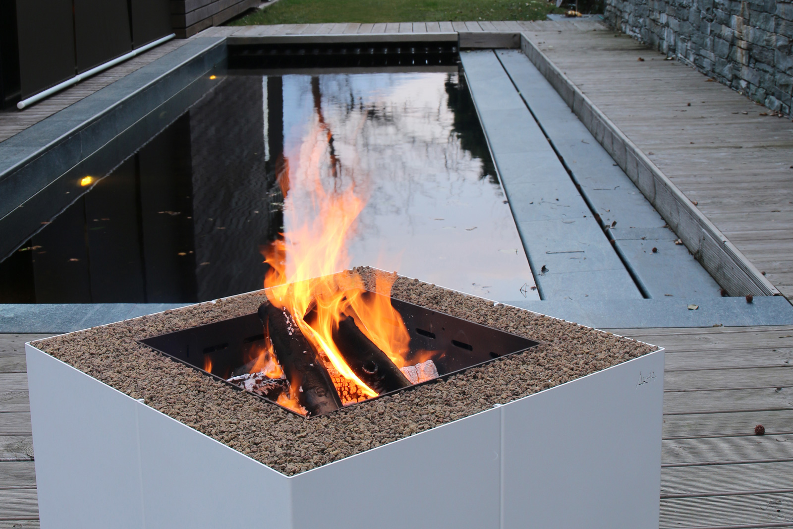 Dado White 800 mm Wood-Burning Fire Pit Dimensions
